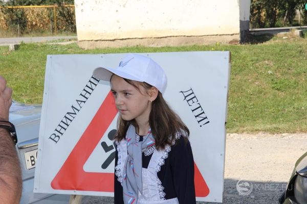 Дорогой в школу прошлись активисты ОНФ в Карачаево-Черкесии