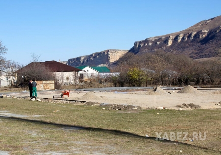 В а. Али-Бердуковский строится открытая многофункциональная спортивная площадка
