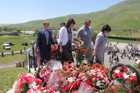 В а.Али-Бердуковский прошел траурный митинг, посвященный дню памяти жертв Кавказской войны