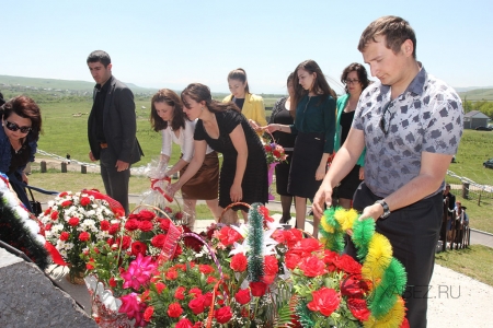 В а.Али-Бердуковский прошел траурный митинг, посвященный дню памяти жертв Кавказской войны