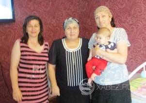 Еще две семьи в Хабезском районе к празднику получили сертификаты на матери ...
