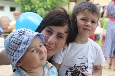 В Хабезском районе прошла всероссийская акция "10 тысяч детских поцелуев"