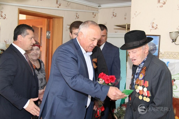 Глава администрации Хабезского района поздравил ветеранов войны