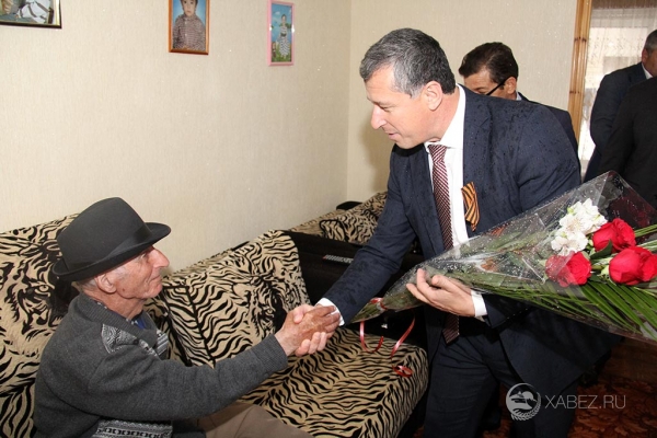 Глава администрации Хабезского района поздравил ветеранов войны