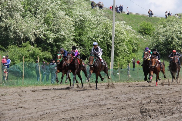 В Хабезе прошел традиционный конно-спортивный праздник