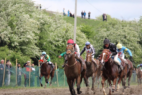 В Хабезе прошел традиционный конно-спортивный праздник