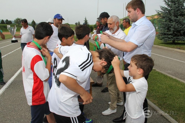 В "Адиюх-Пэлас" завершился традиционный футбольный турнир на призы Рауфа Арашукова