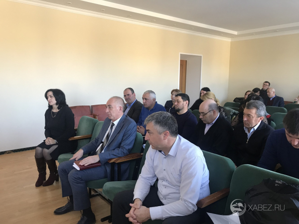 Сегодня в малом зале Администрации Хабезского муниципального района в рамках реализации проекта "Я нужен своей Республике" прошло заседание 