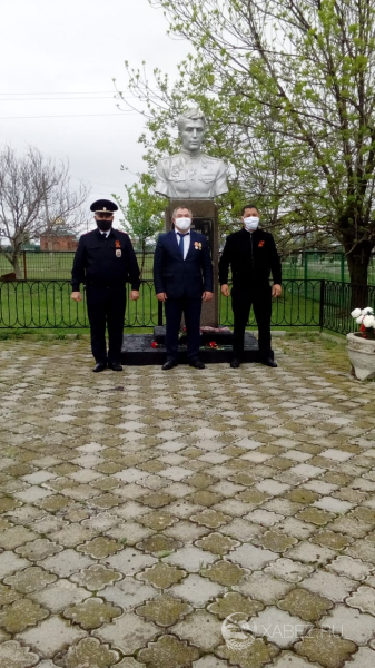 9 мая 2020 года в а.Псаучье-Дахе прошла церемония возложения цветов к памятнику Карданова Охида Муссовича - Ветерана ВОВ, Героя Российской Федерации (посмертно).