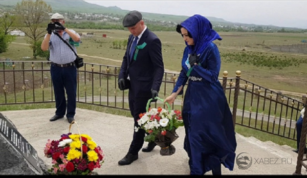 В условиях самоизоляции, с соблюдением всех мер безопасности   21 мая 2020 года в ауле Али-Бердуковский  прошло   возложение цветов к памятнику жертвам Кавказской войны,  посвященное   156-ой  годовщине  со дня окончания  войны.
