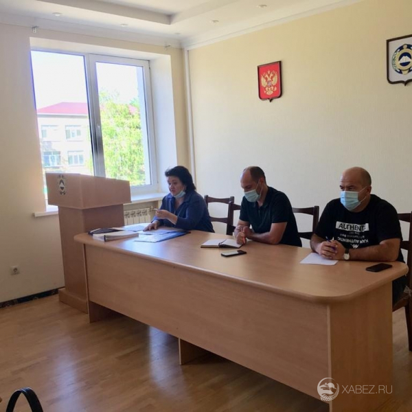 В малом зале администрации Хабезского муниципального района состоялось совещание