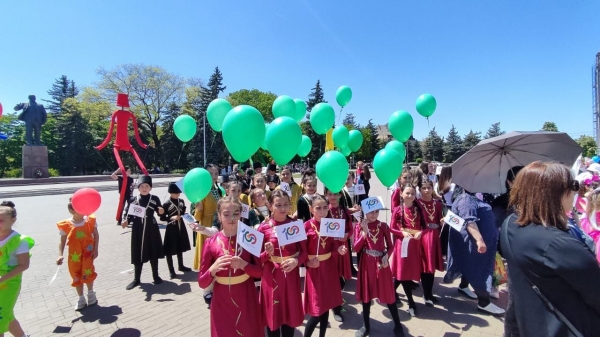 С 13 по 15 мая 2022 г.  в г.Черкесск будет проходить Северо-Кавказский фестиваль детского художественного творчества «Зори Кавказа»
