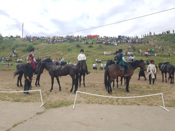 12 июня 2022 года на ипподроме аула Хабез состоялись скачки на лошадях кабардинской породы