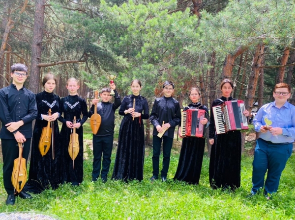Всероссийский фестиваль «Золотая струна» собирает  любителей и профессионалов струнной музыки, поэзии и авторской песни ежегодно в Кабардино-Балкарии.
