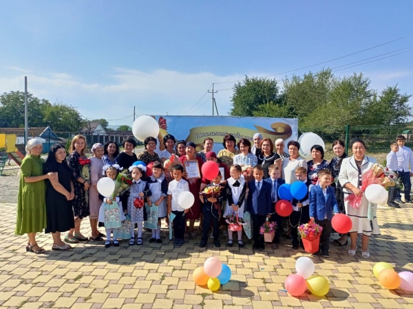 1 сентября 2022 года во всех общеобразовательных учреждениях Хабезского муниципального района состоялись торжественные линейки, посвященные Дню знаний. 