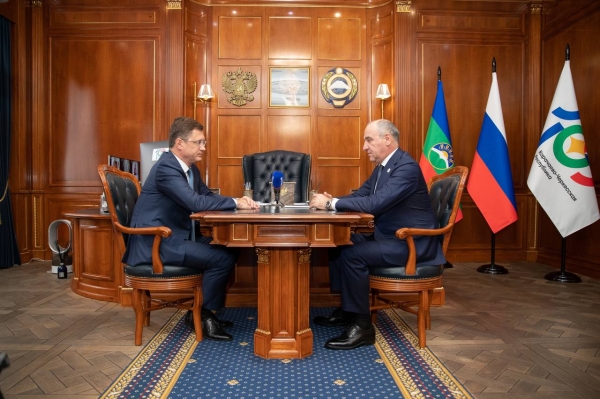 Сегодня в такой знаковый день поздравить Карачаево-Черкесию с вековым юбилеем прибыл вице-премьер России, куратор СКФО Александр Новак.