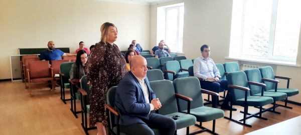 12 сентября 2022 года в Малом зале администрации Хабезского муниципального района прошло совещание с участием начальников отделов администрации района.
