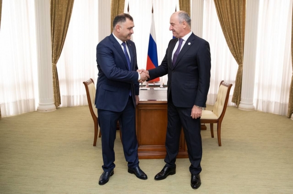 Сегодня  Глава КЧР Рашид Темрезов встретился с Президентом Южной Осетии Ала ...