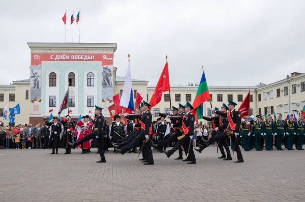 В Карачаево-Черкесии прошел торжественный митинг и шествие парадных расчетов, посвященные 78 – й годовщине со Дня Победы.