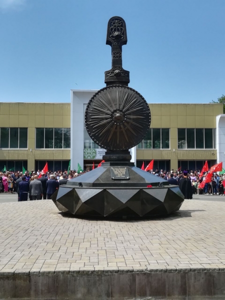 В Карачаево-Черкесии почтили память жертв Кавказской войны.