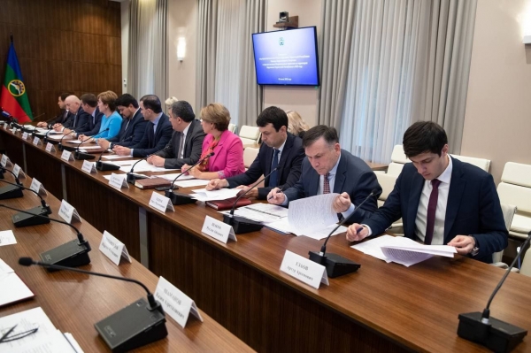 Глава КЧР Рашид Темрезов провёл совещание с членами Правительства КЧР