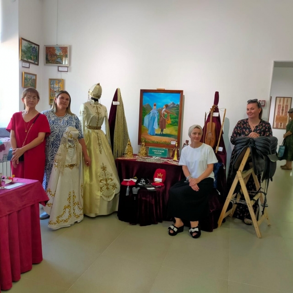 Республиканская выставка- конкурс Город мастеров» проходила с 22августа  в Карачаево-Черкесской картинной галерее.