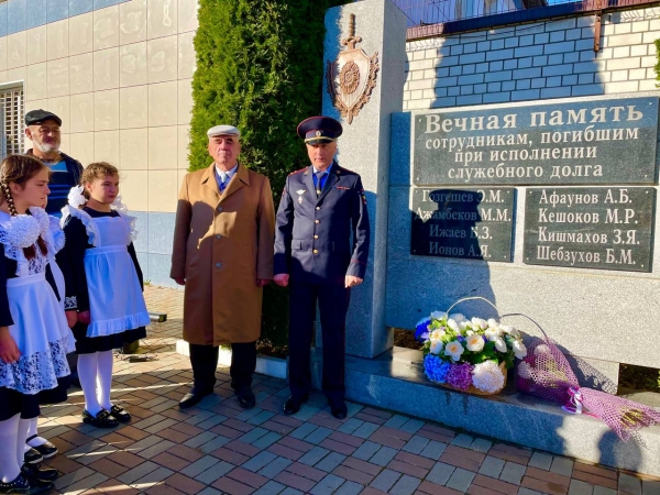 8 ноября-День памяти погибших сотрудников органов внутренних дел России.