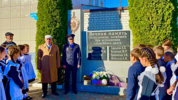 8 ноября-День памяти погибших сотрудников органов внутренних дел России.