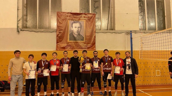 20 января 2024 года на базе МБОУ «СОШ №2 а.Али-Бердуковский» прошёл ежегодный турнир по волейболу,