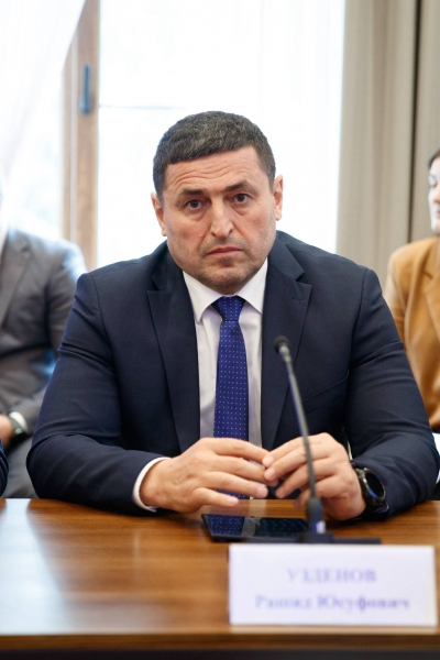 Провел совещание с членами Правительства КЧР по ряду вопросов, Провел совещание с членами Правительства КЧР по ряду вопросов,