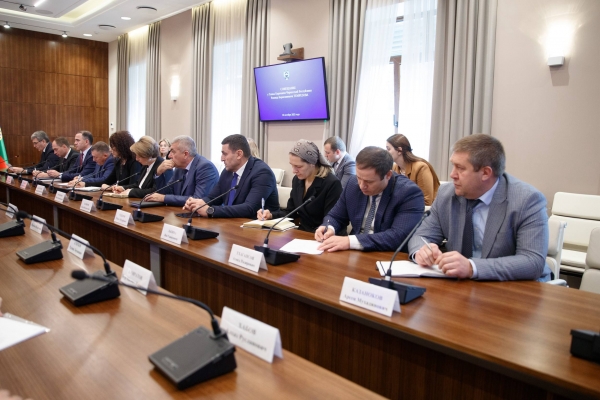 Провел совещание с членами Правительства КЧР по ряду вопросов, Провел совещание с членами Правительства КЧР по ряду вопросов,