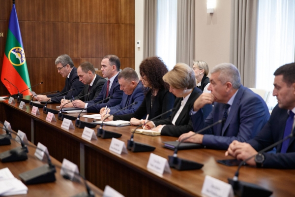 Провел совещание с членами Правительства КЧР по ряду вопросов, Провел совещание с членами Правительства КЧР по ряду вопросов,