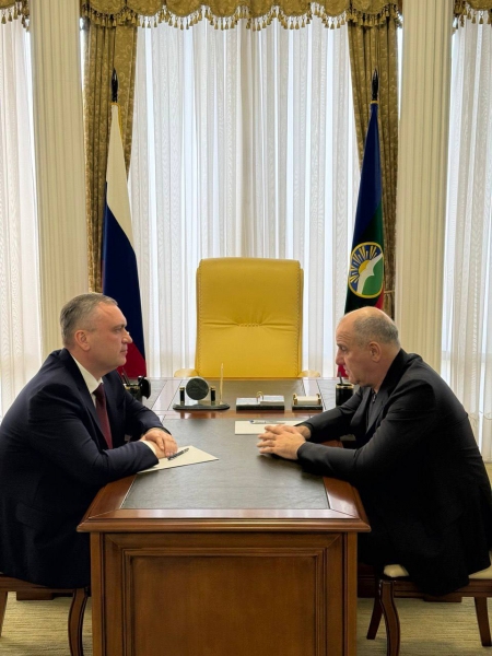 Глава Карачаево-Черкесии Рашид Темрезов провел рабочую встречу с генеральным директором ООО «Газпром межрегионгаз Черкесск» Олегом Дергачевым.  Глава Карачаево-Черкесии Рашид Темрезов провел рабочую встречу с генеральным директором ООО «Газпром межрегионгаз Черкесск» Олегом Дергачевым.