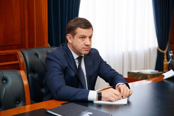 Провёл совещание с Председателем Правительства КЧР Муратом Аргуновым Провёл совещание с Председателем Правительства КЧР Муратом Аргуновым