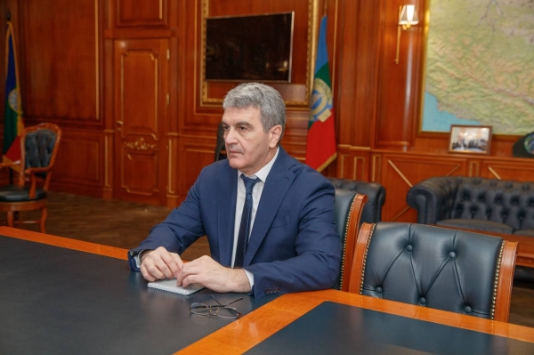 Провёл совещание с Председателем Правительства КЧР Муратом Аргуновым Провёл совещание с Председателем Правительства КЧР Муратом Аргуновым